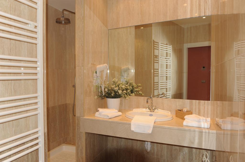 Relais Al Bel San Domenico Bed and Breakfast Alba  Rum bild