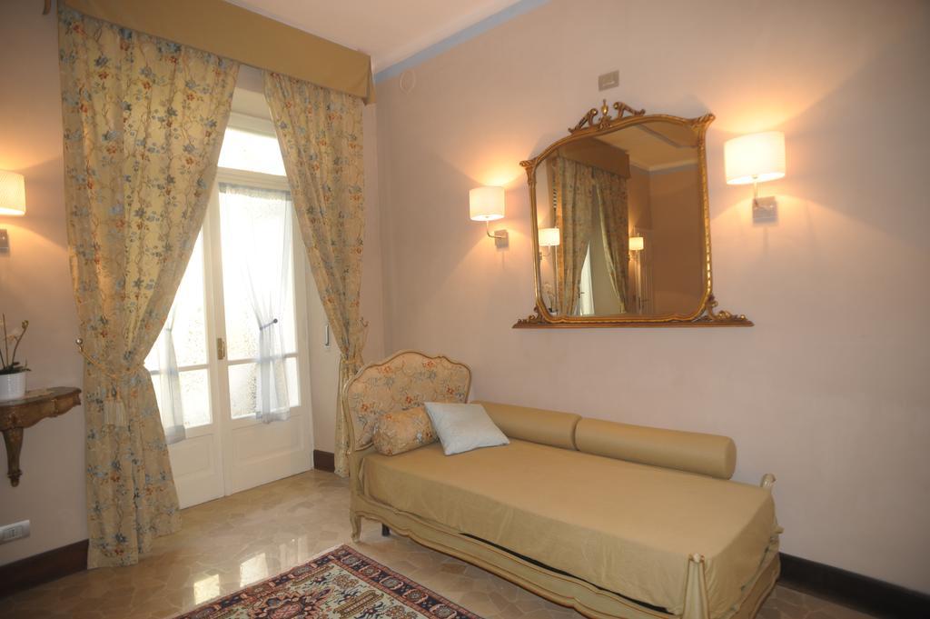 Relais Al Bel San Domenico Bed and Breakfast Alba  Rum bild