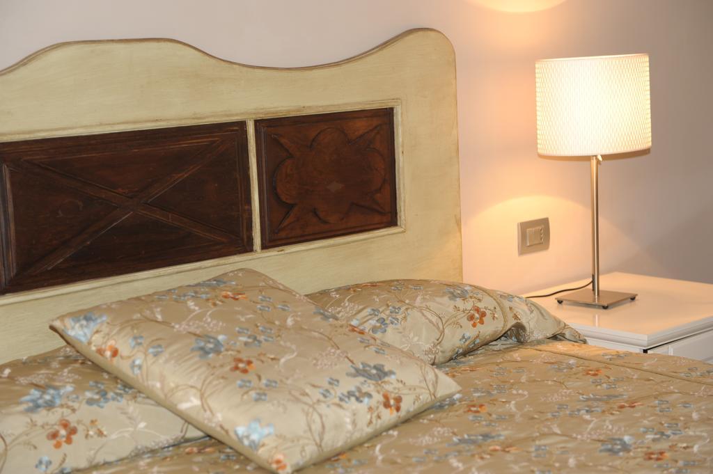 Relais Al Bel San Domenico Bed and Breakfast Alba  Rum bild