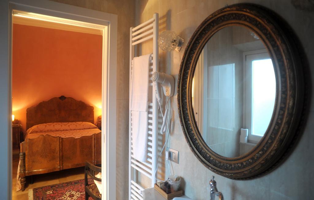 Relais Al Bel San Domenico Bed and Breakfast Alba  Rum bild