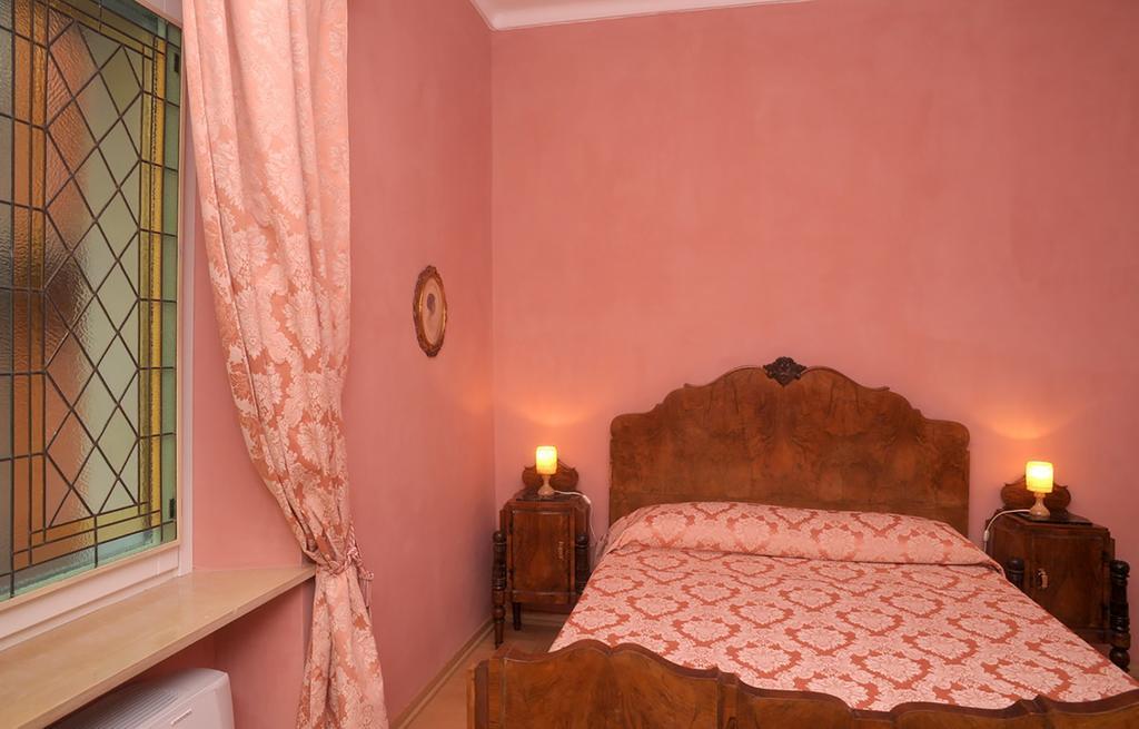 Relais Al Bel San Domenico Bed and Breakfast Alba  Rum bild
