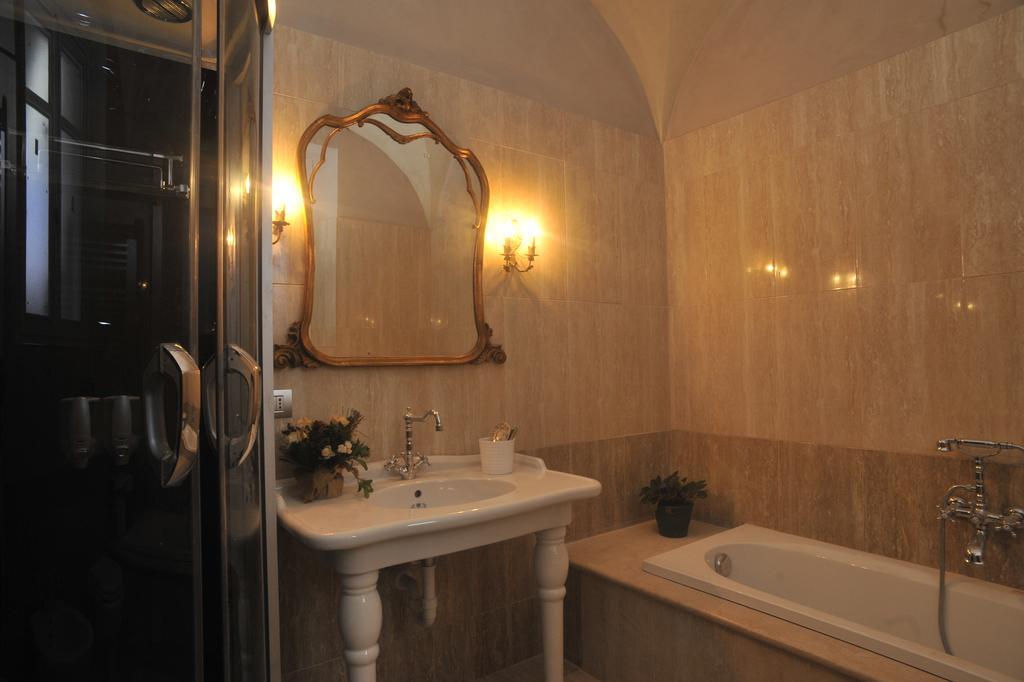 Relais Al Bel San Domenico Bed and Breakfast Alba  Rum bild