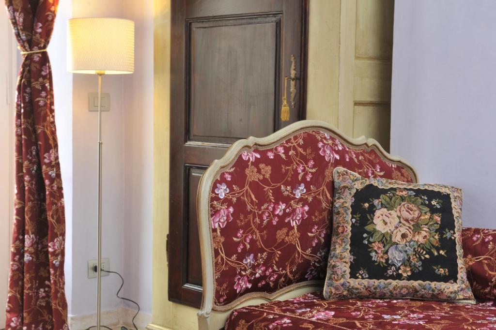 Relais Al Bel San Domenico Bed and Breakfast Alba  Rum bild